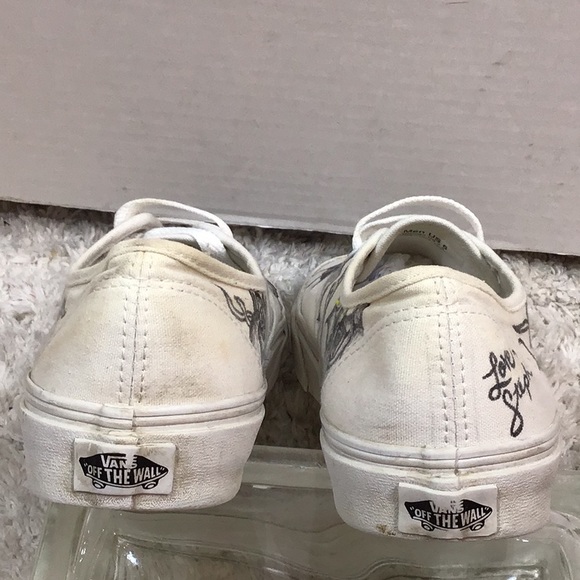 Vans custom black rose design sneakers 7.5 - Picture 8 of 12